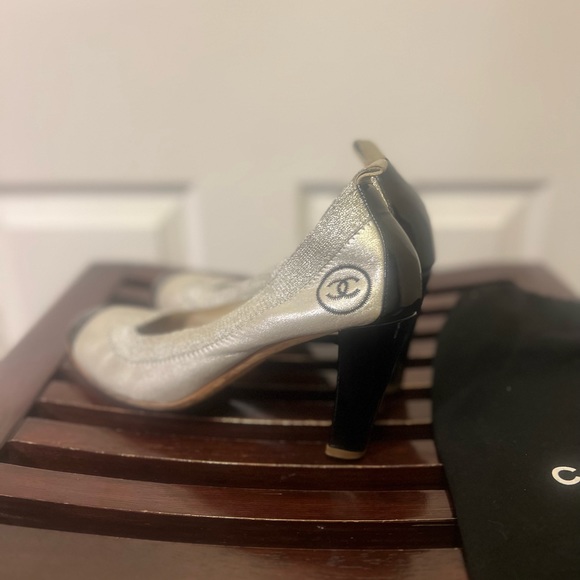 Chanel pumps silver & black size 6US - Picture 11 of 16